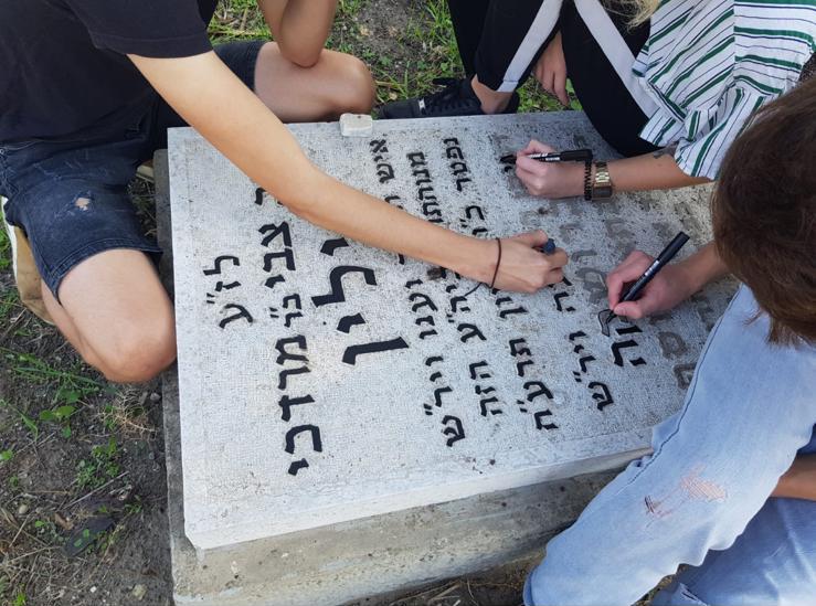 תיכון עירוני א' נרתם לשיקום בית העלמין, בו קבורים מייסדי חיפה.