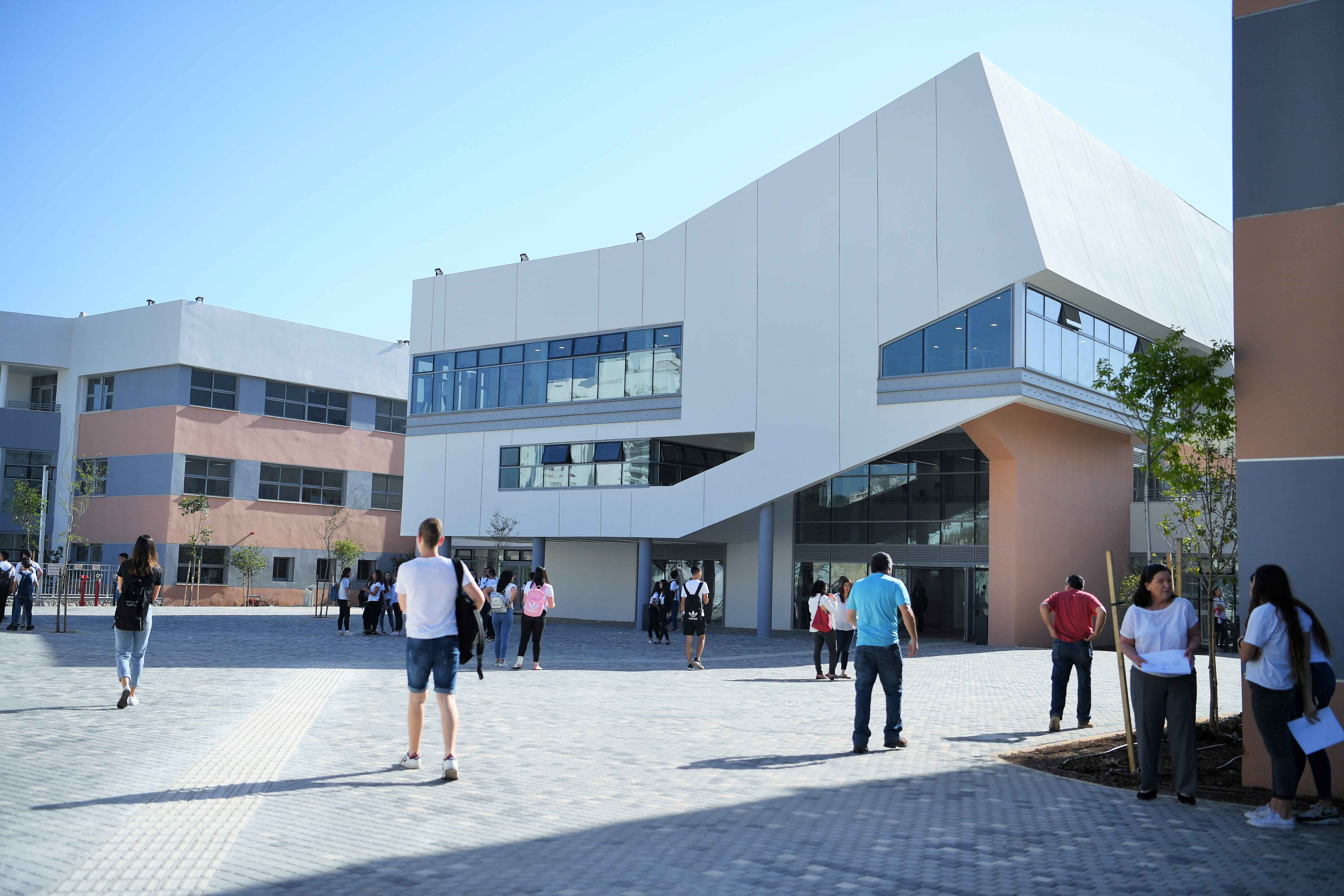 תלמידי בי"ס "חוגים ע"ש רחל מתוקי" עברו למבנה בית-הספר החדש