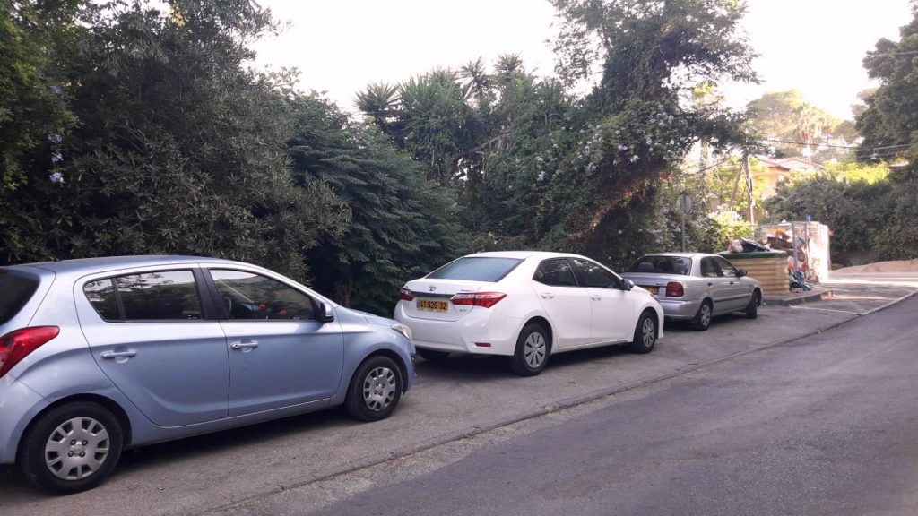 מקפידים לשמור על החוק ואוכפים חוקים בתחום החנייה, האשפה והגזם