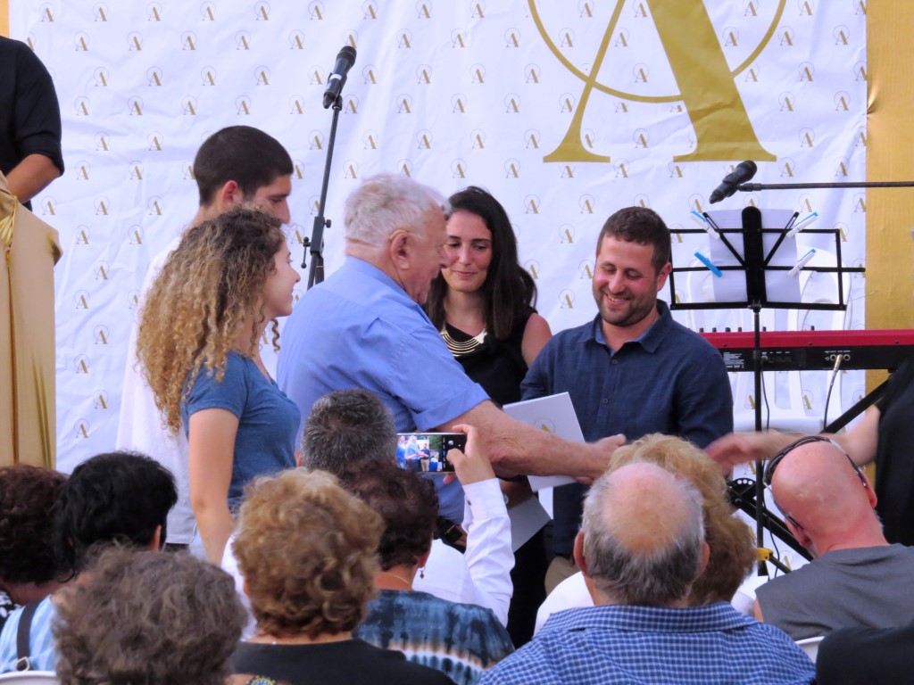 הושקה תערוכת ה"אוטוגרפס"- תיעוד היסטורי מרגש של ותיקי קרית טבעון