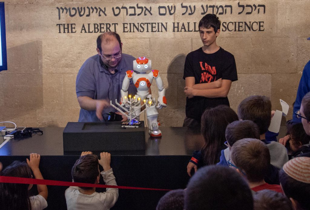 חנוכה במדעטק
