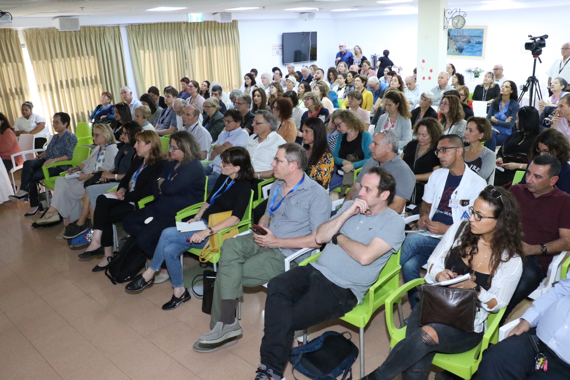 פרופ' חביב צ'אדהורי ממובילי האדריכלים בעולם: יש חשיבות רבה לסביבה הפיזית של זקנים דמנטיים בבתי אבות
