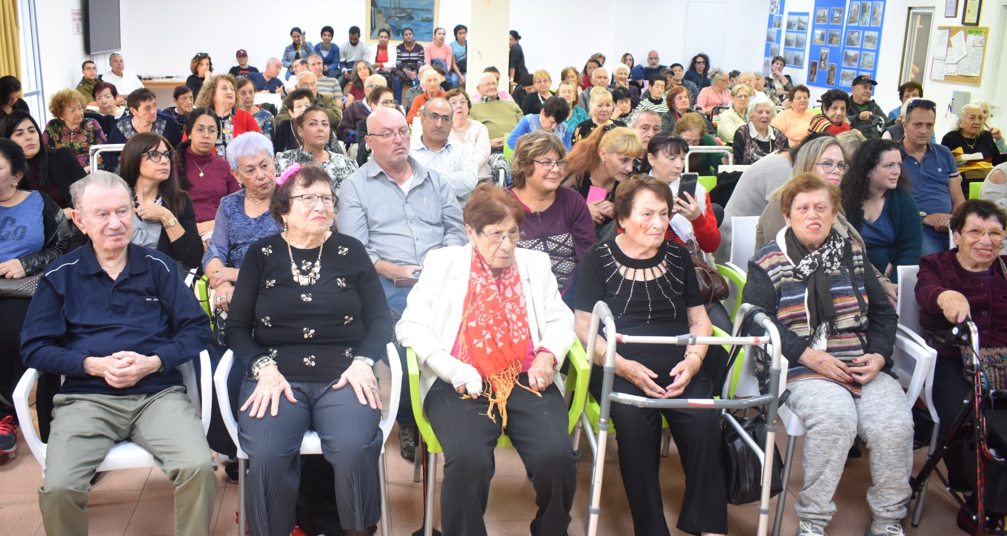 מסיבת יום הולדת במרכז היום בבית האבות הספרדי
