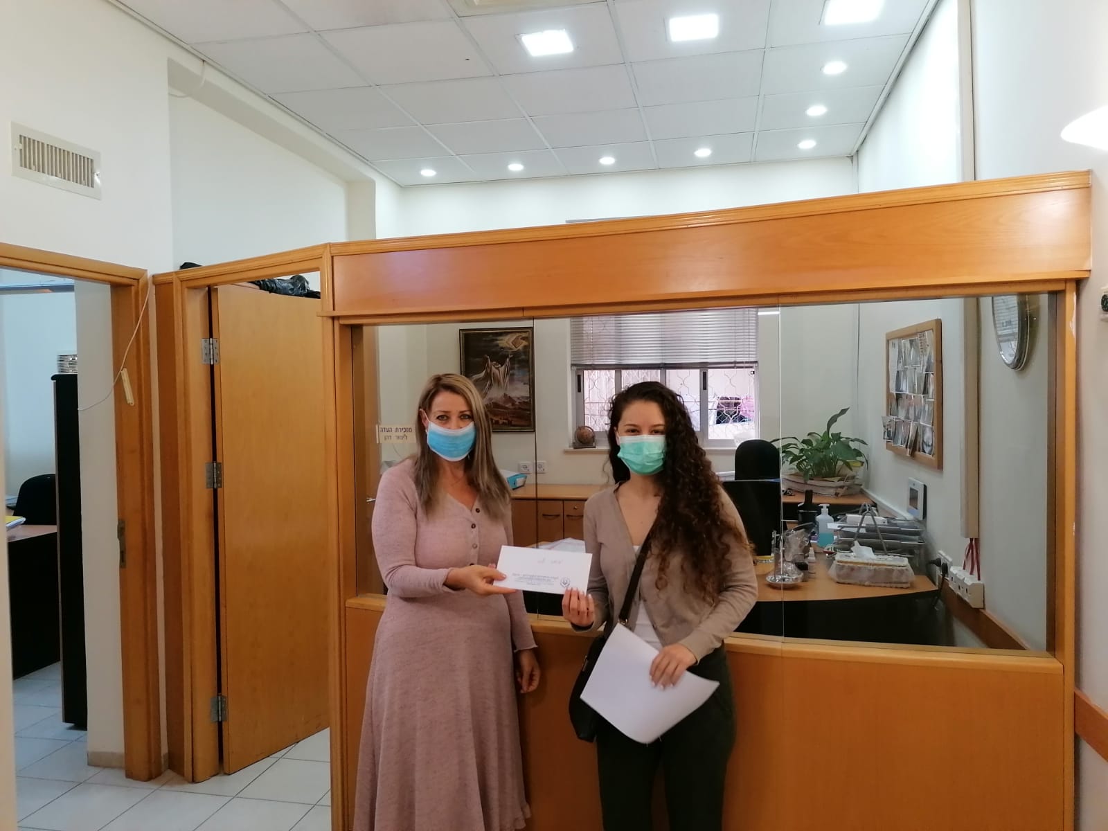 העדה הספרדית בחיפה חילקה מלגות במשרדי העמותה