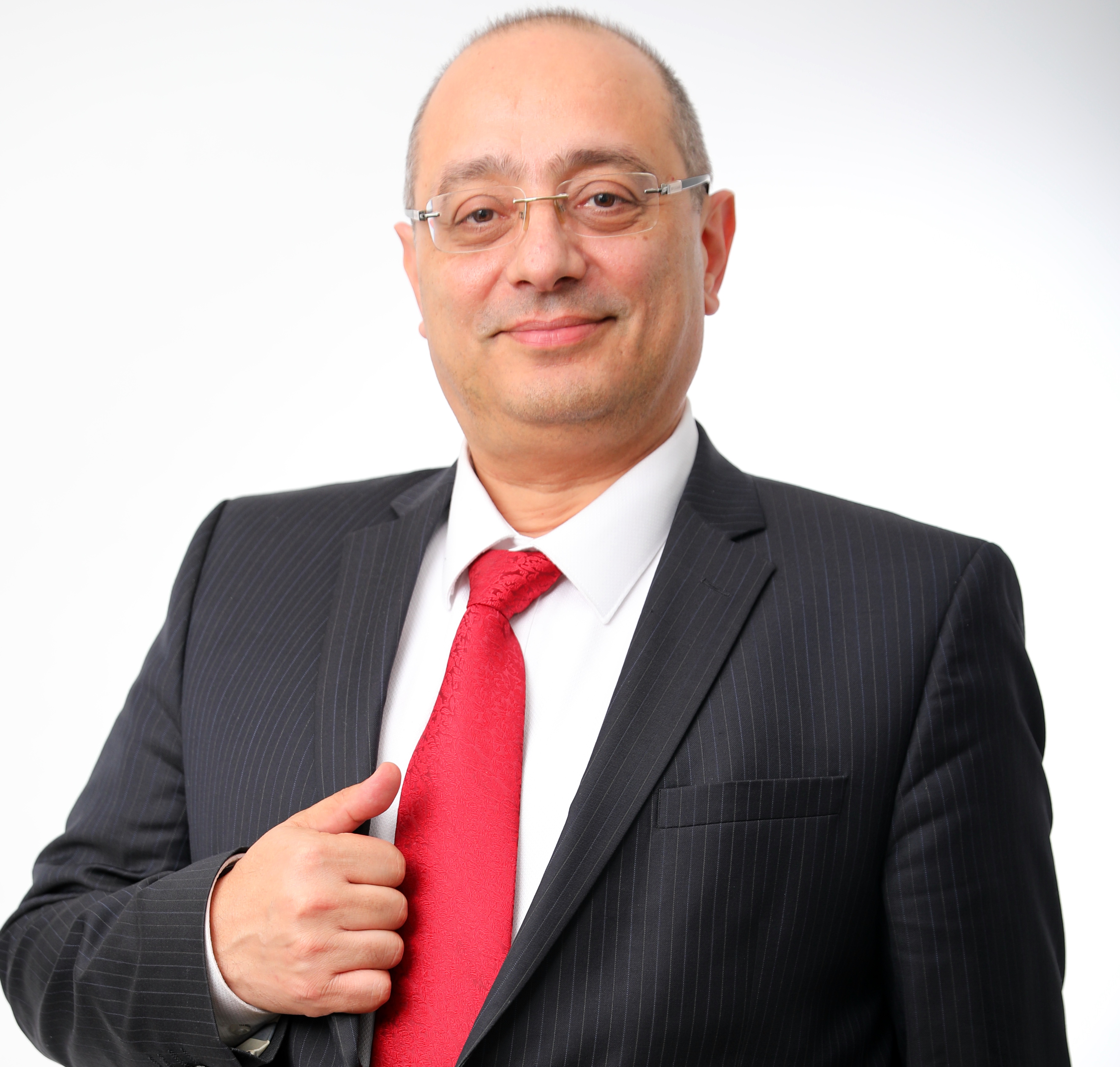 עובד בשיפוץ מעליות תובע על "בעיות ברכיים"