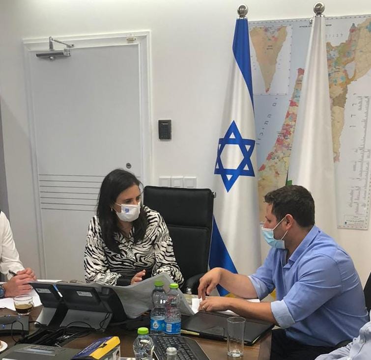 מחזקים שיתופי פעולה עם שרת הפנים איילת שקד