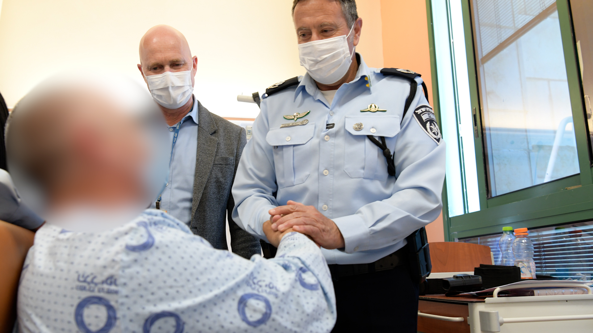 מפקד מחוז חוף במשטרה, ניצב יורם סופר, ביקר לפני זמן קצר את לוחמי מג"ב שנפצעו בפיגוע בחדרה. 
