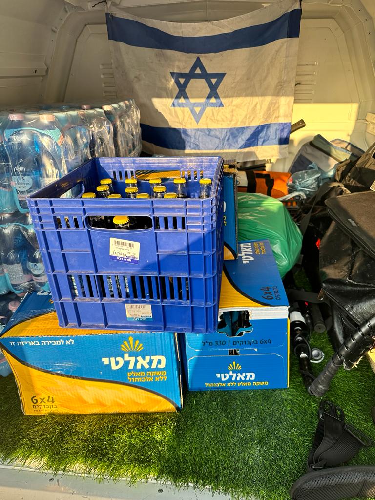 גנבו ארגזי שתייה כדי למכור בעסק שלהם