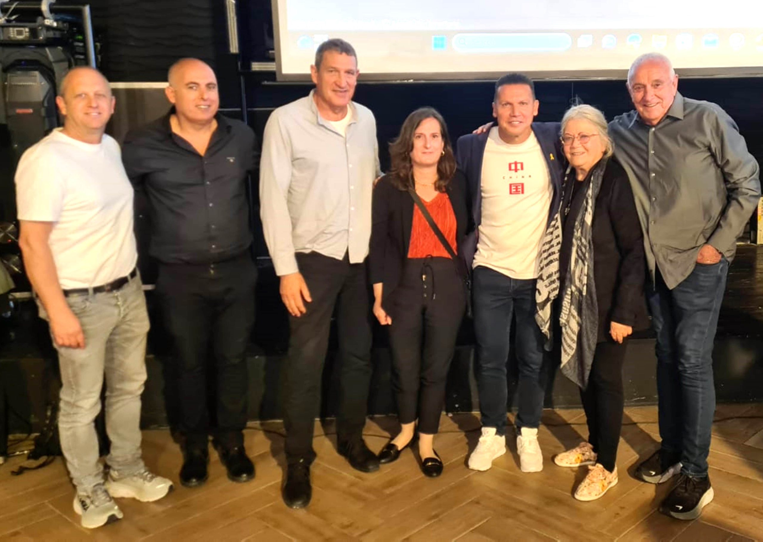 מאמן הכדורגל ברק בכר ערך הרצאה להנהלת מרחב צפון בחברת מקורות