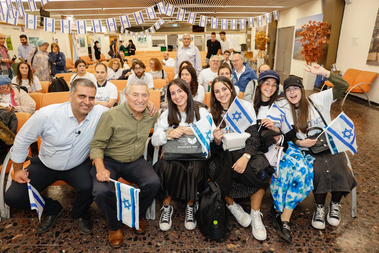 משרד העלייה והקליטה מסכם את שנת 2025: חיפה בין עשר הערים המובילות – 1,947 עולים חדשים נקלטו בעיר השנה   